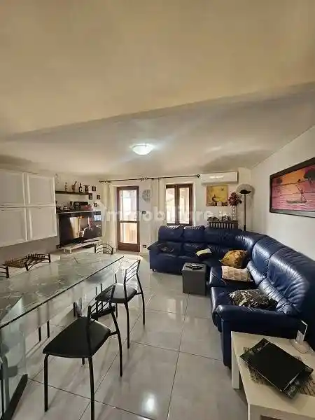 Appartamento in vendita a Front