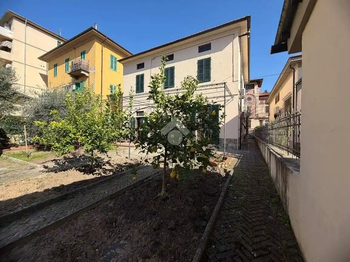 Villa in vendita a Montecatini-Terme