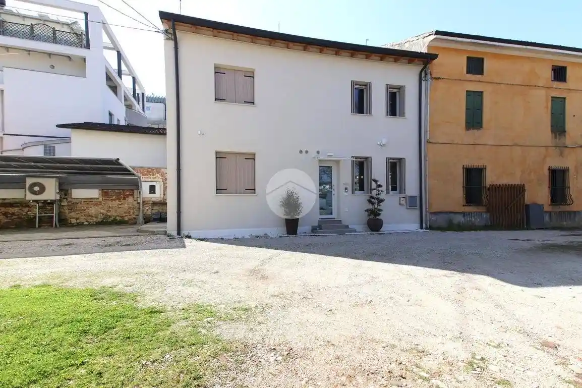 Casa indipendente in vendita a Vicenza