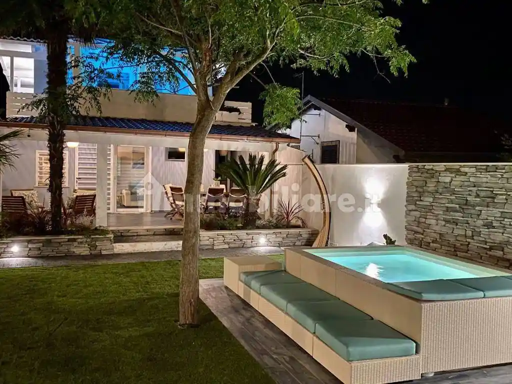 Villa in affitto a Latina