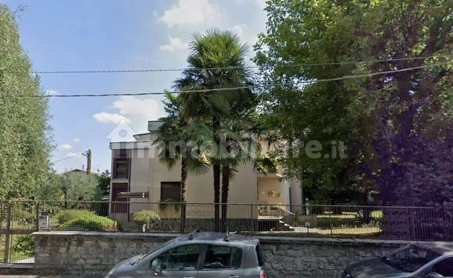 Appartamento in vendita a Carugo