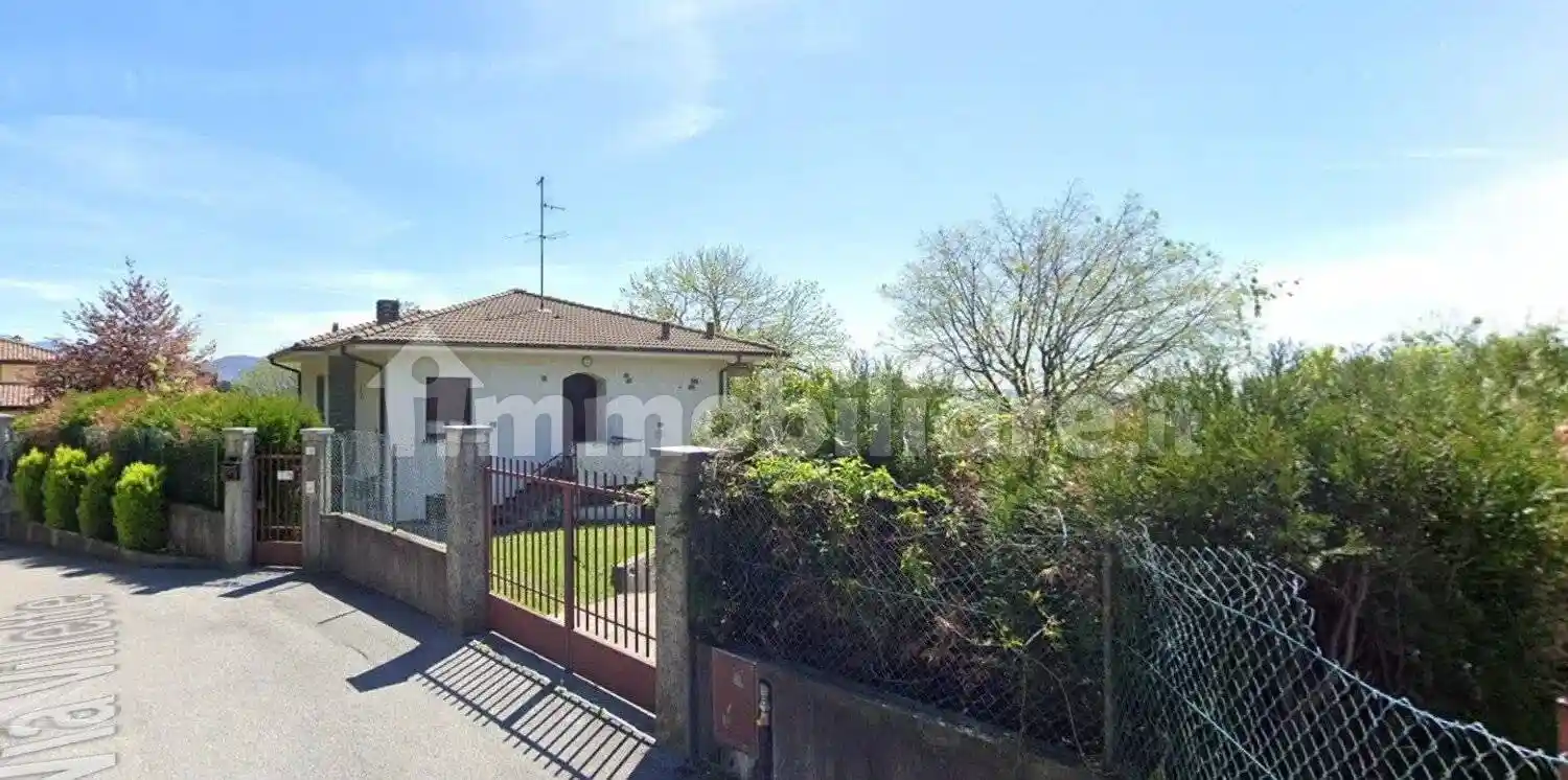 Villa in vendita a Proserpio