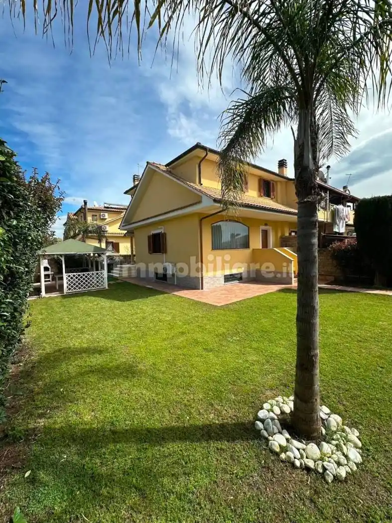 Villa in vendita a Ladispoli
