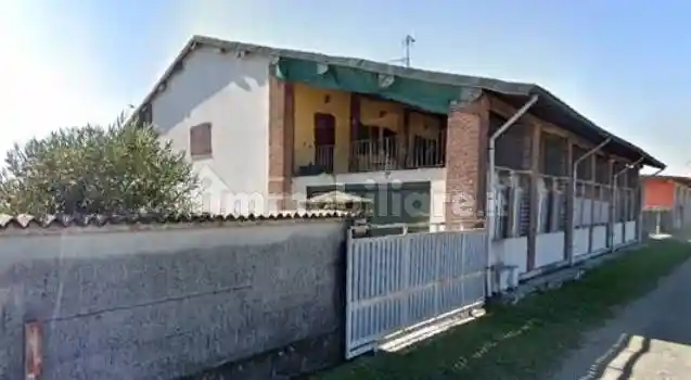 Casa indipendente in vendita a Trecate