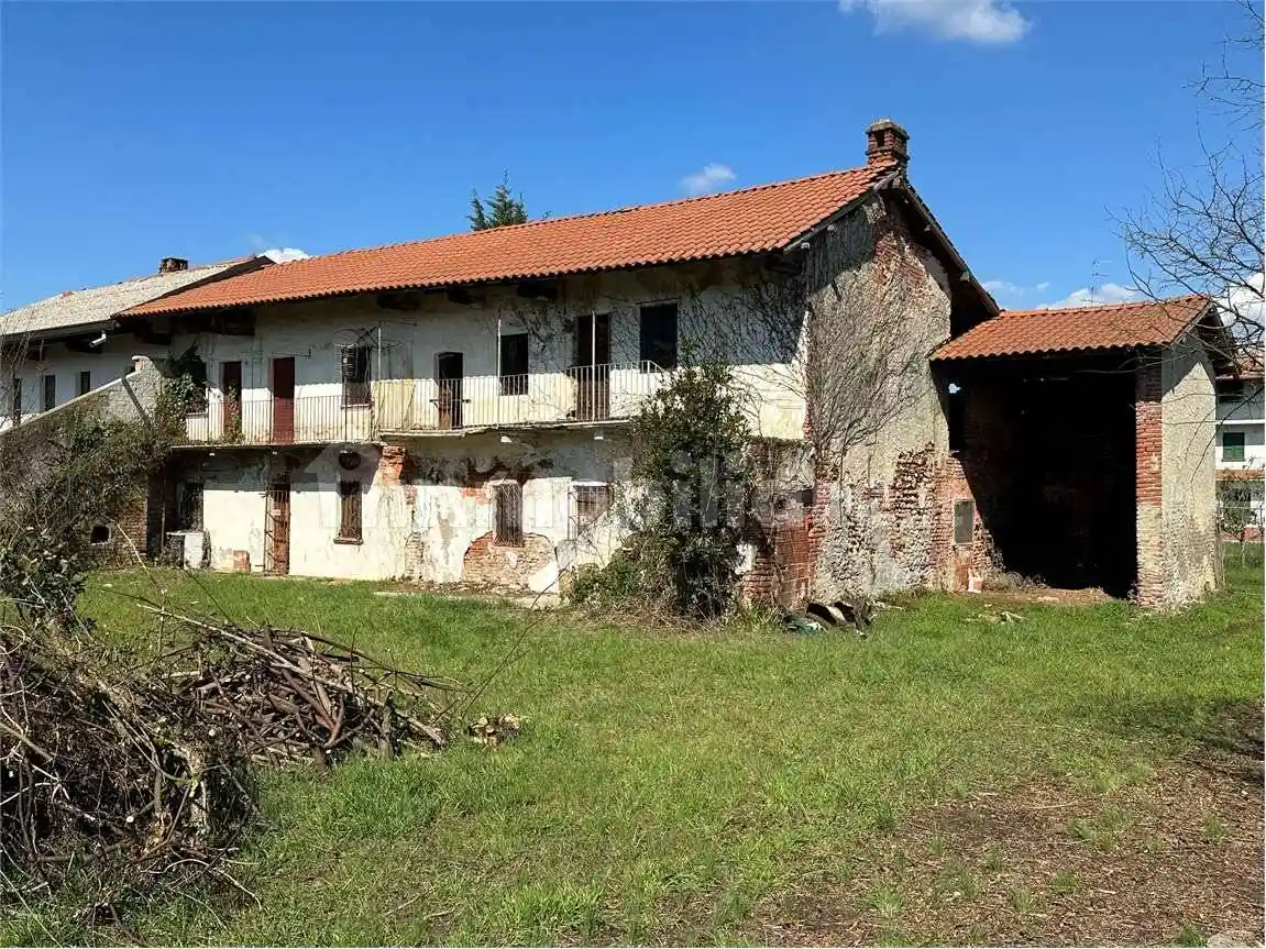 Rustico - Casale in vendita a Oleggio
