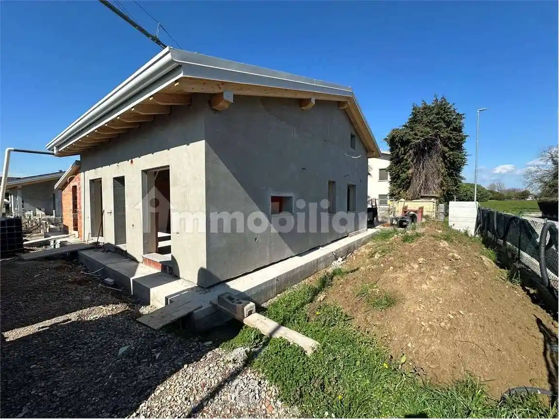 Villa in vendita a Oleggio