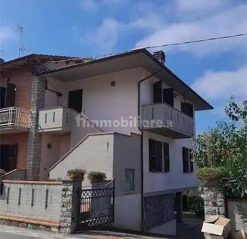 Appartamento in vendita a Sinalunga