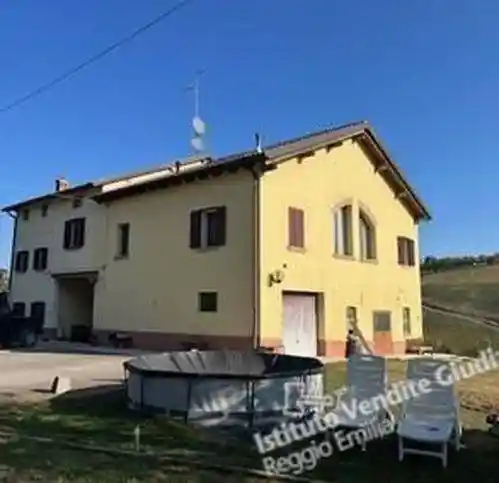Villa in vendita a Vezzano sul Crostolo