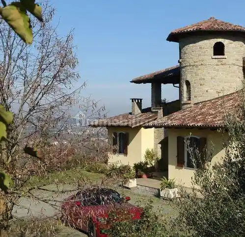 Villa in vendita a Nizza Monferrato