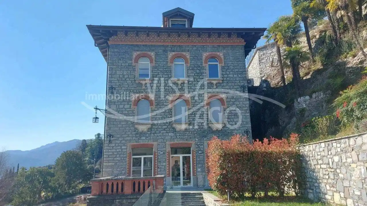 Appartamento in vendita a Menaggio