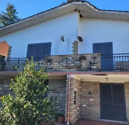 Villa in vendita a Sutri