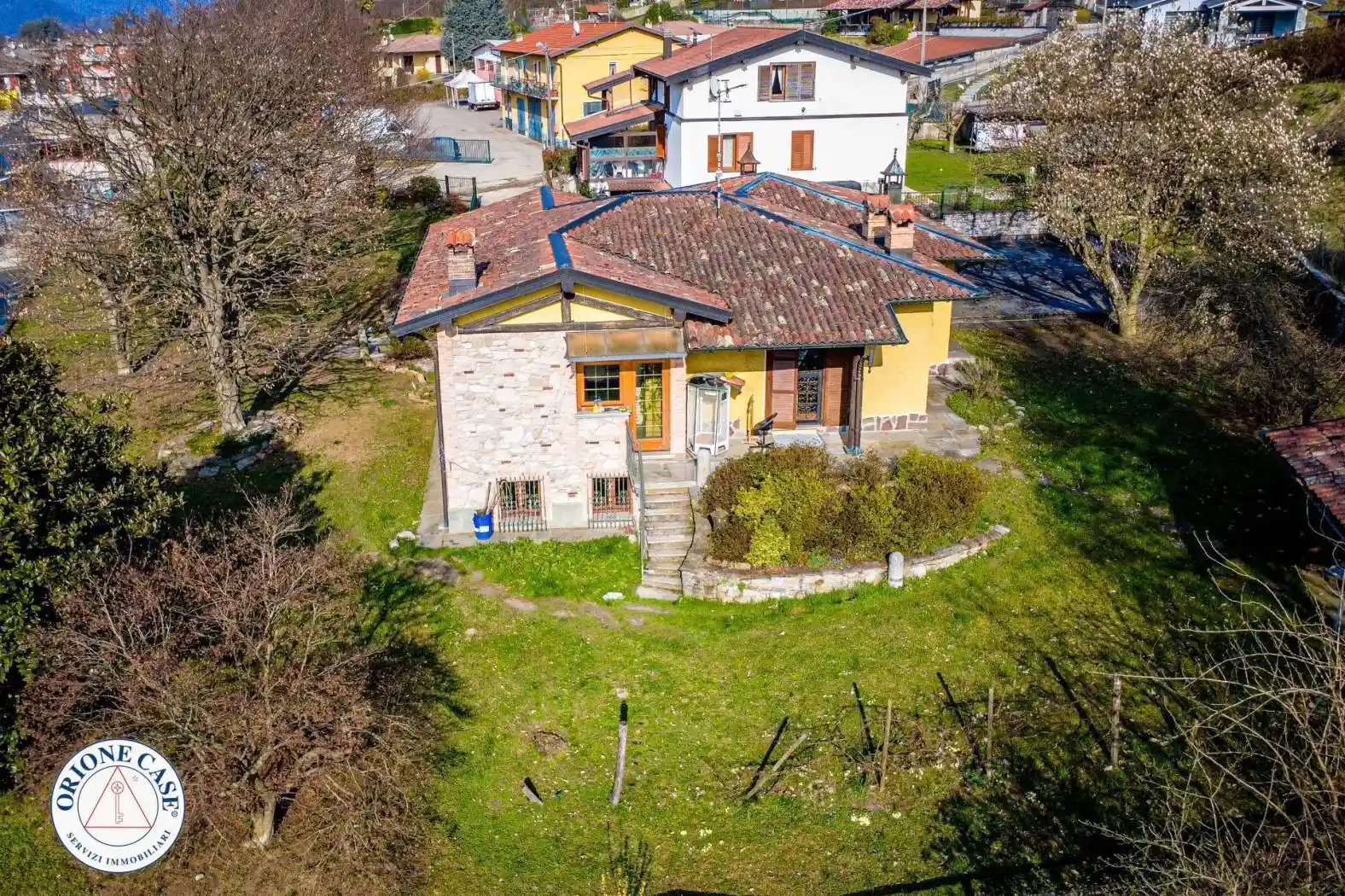 Villa in vendita a Marchirolo