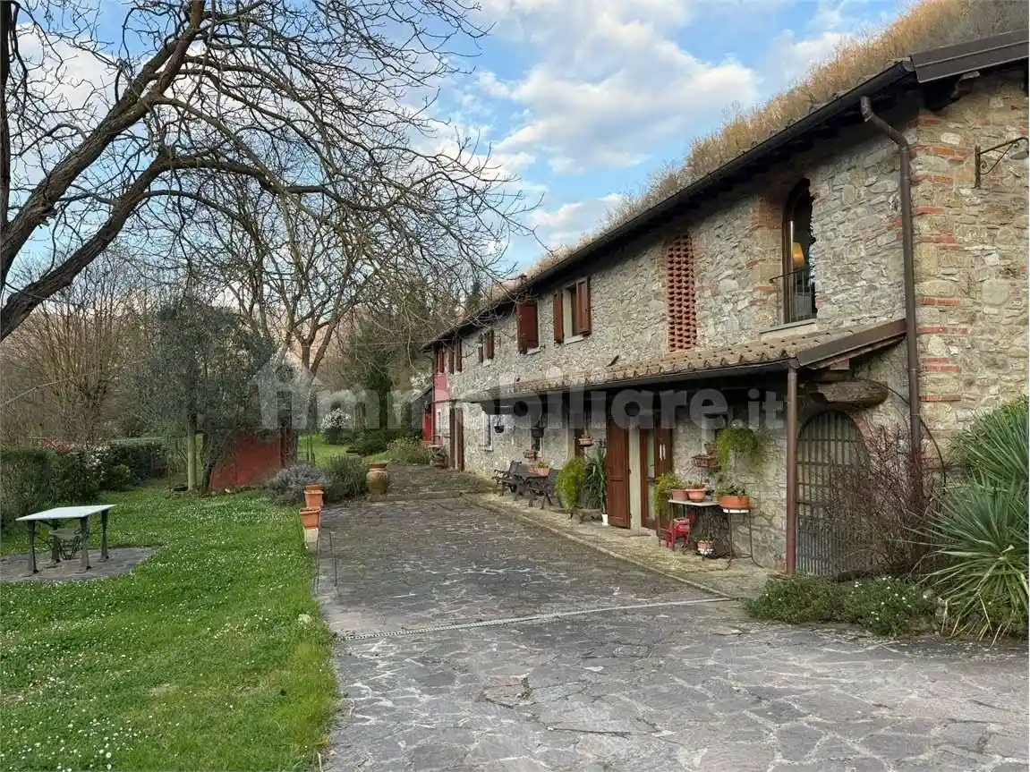 Villa in vendita a Vernio