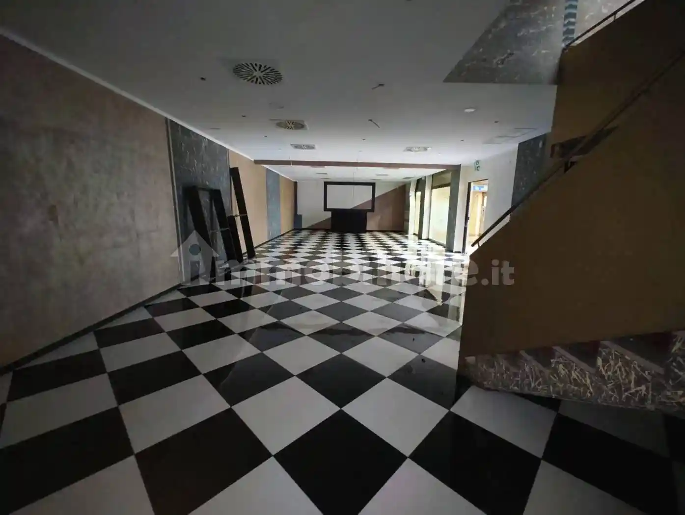 Palazzo - Edificio in affitto a Cuneo