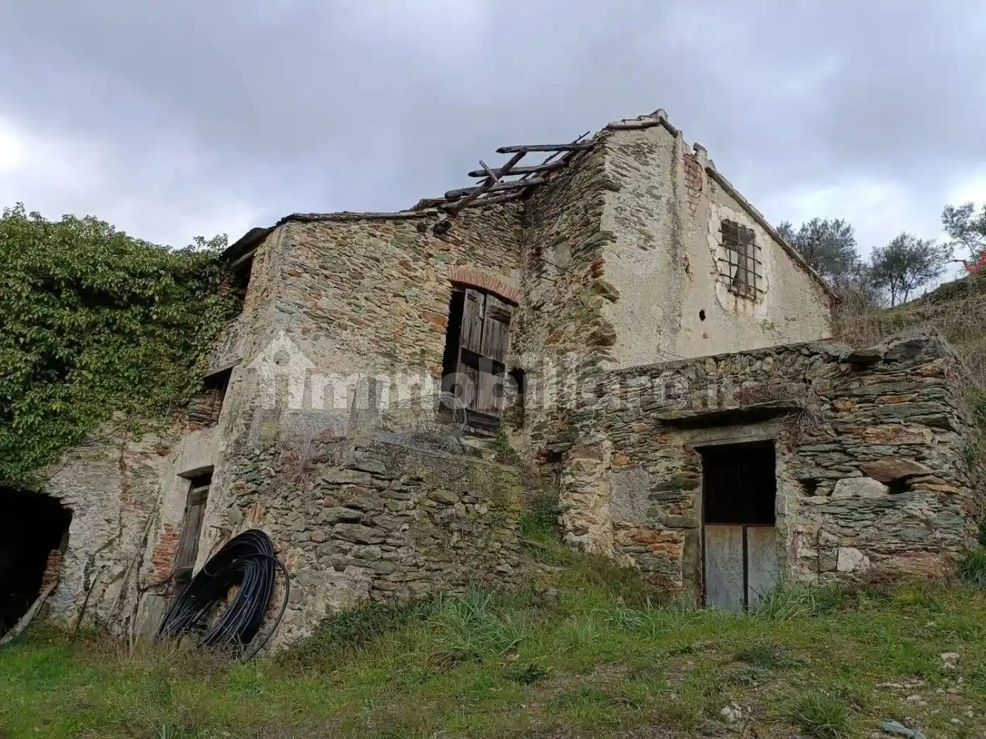 Rustico - Casale in vendita a Vado Ligure