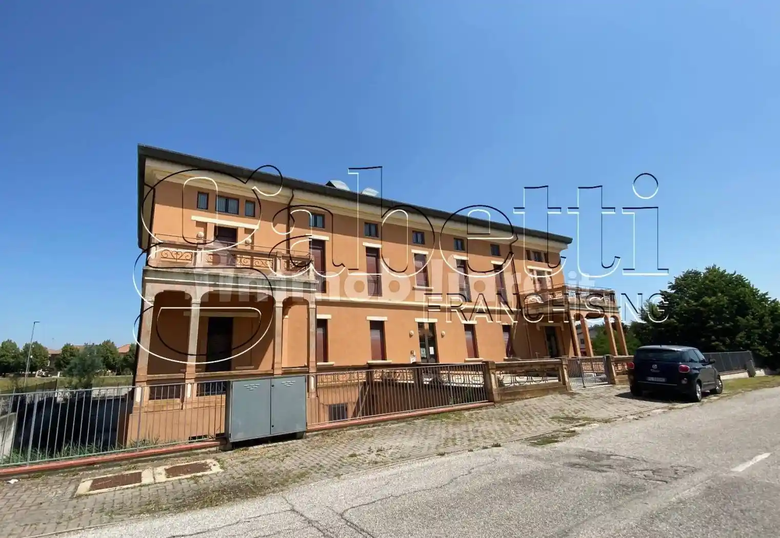 Palazzo - Edificio in vendita a Jolanda di Savoia