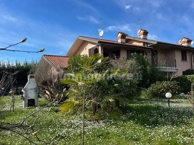 Villa in vendita a Robbiate