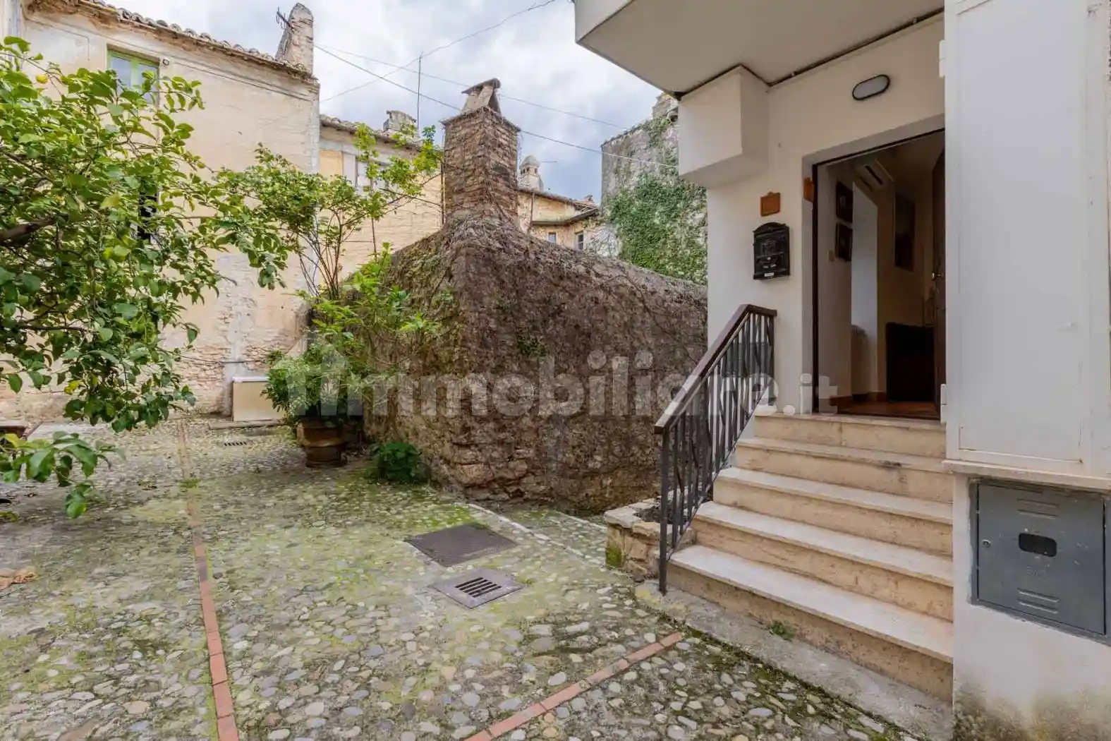 Casa indipendente in vendita a Poggio Mirteto