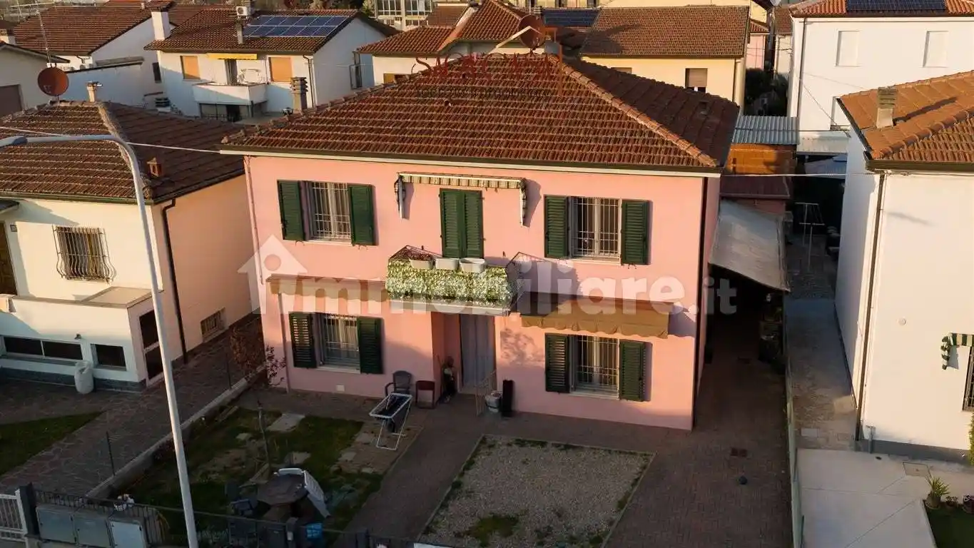 Casa indipendente in vendita a Faenza