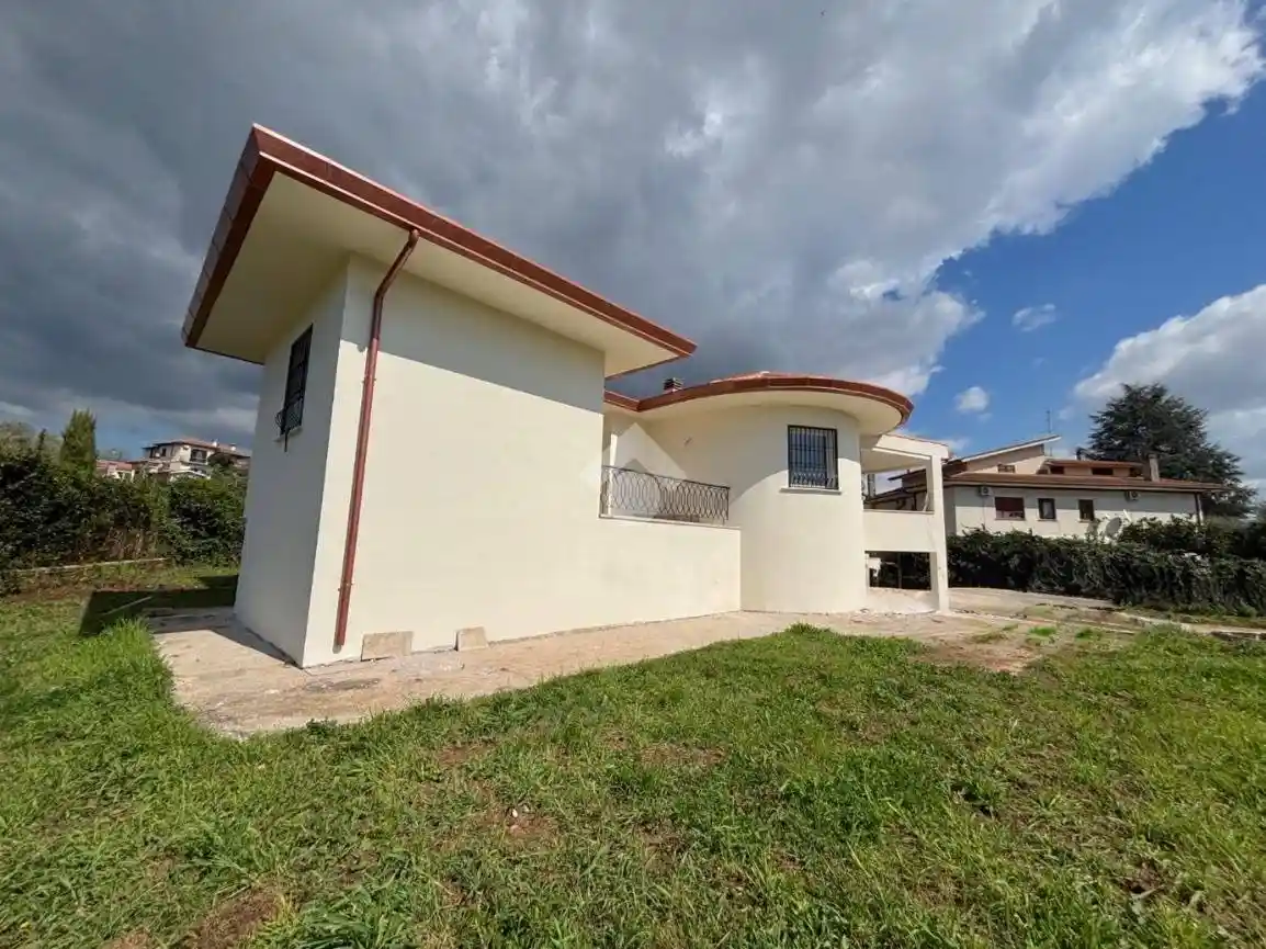 Villa in vendita a Genzano di Roma