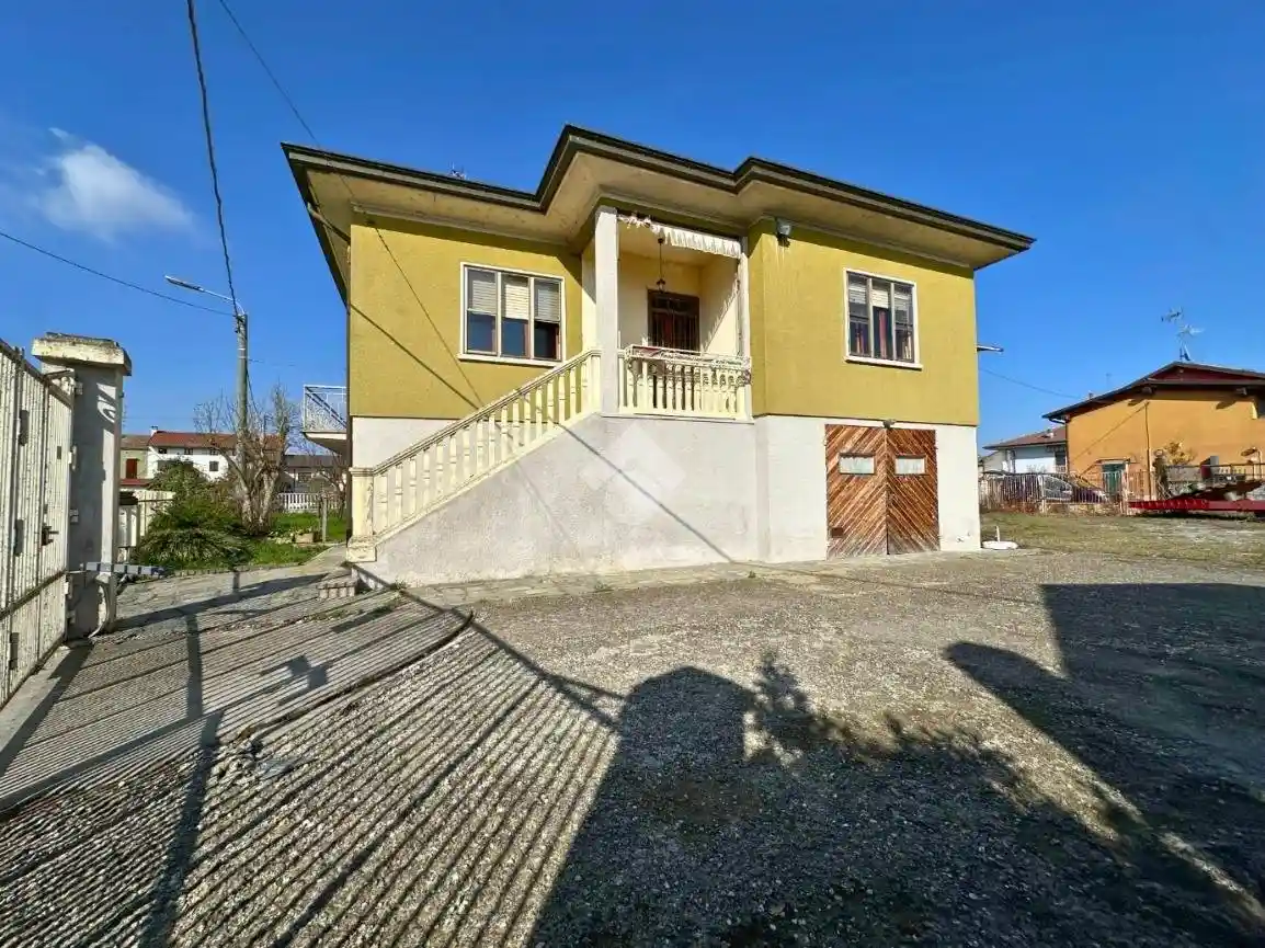 Casa indipendente in vendita a Ronsecco