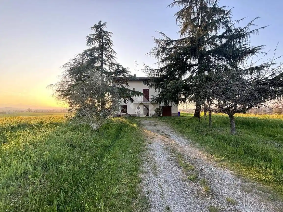 Villa in vendita a Montechiarugolo