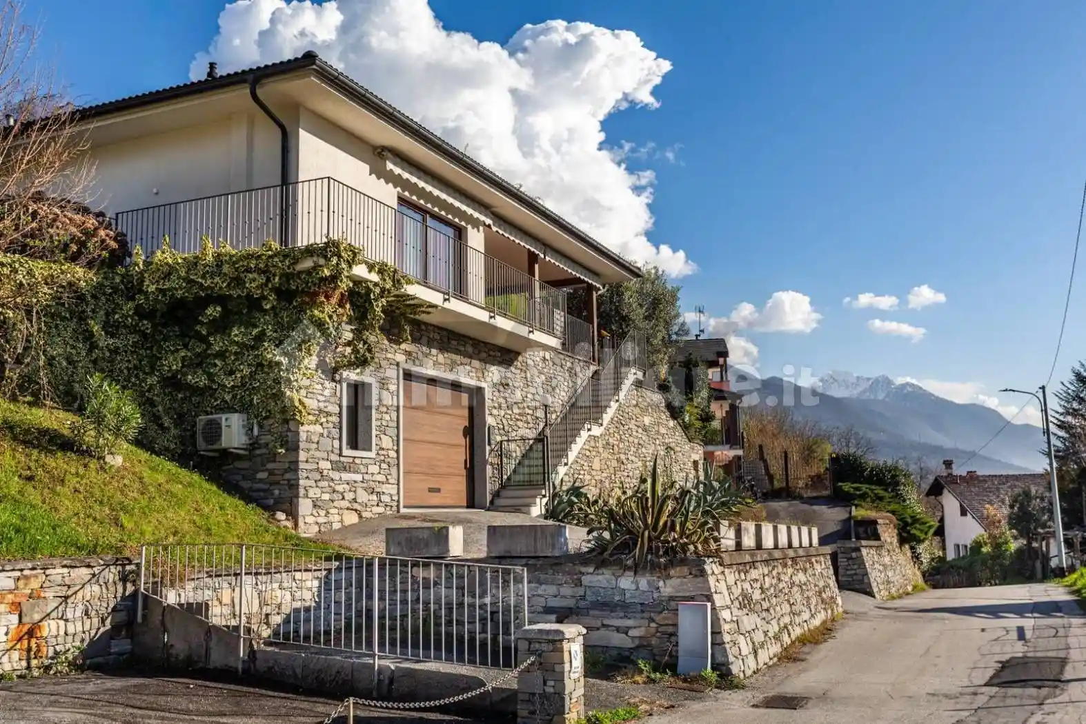 Villa in vendita a Masera