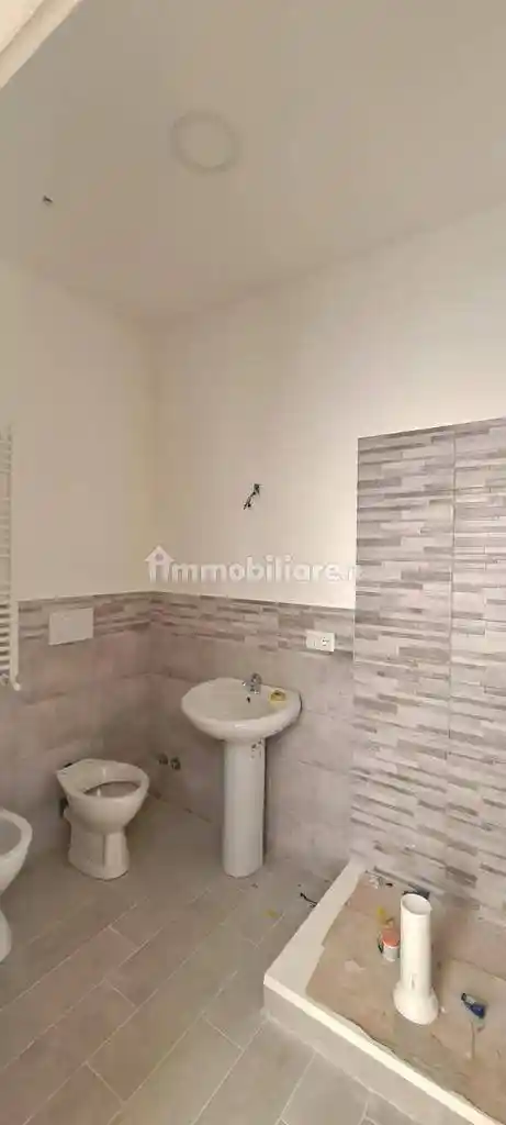 Palazzo - Stabile in vendita a Crotone