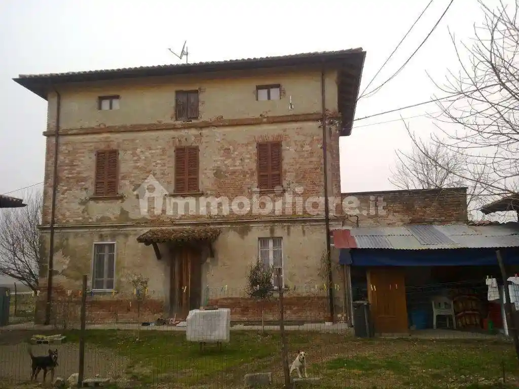 Villa in vendita a Cadeo