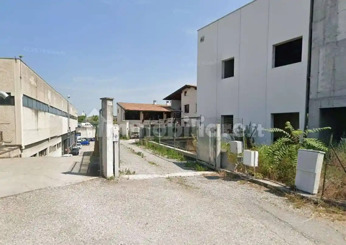 Palazzo - Stabile in vendita a Desenzano del Garda