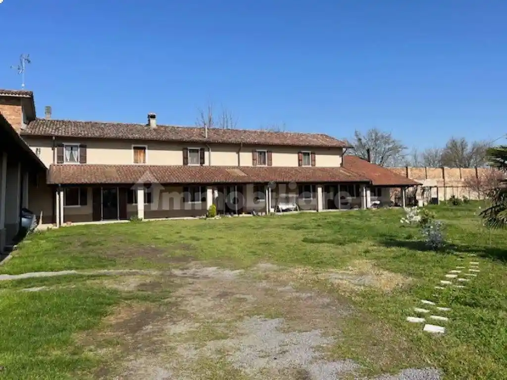 Rustico - Casale in vendita a Castelnuovo Bocca d'Adda