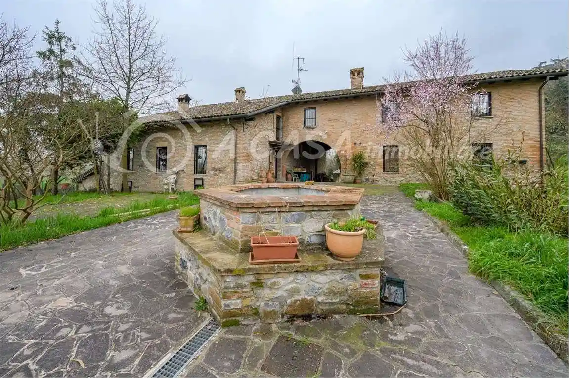 Villa in vendita a Medesano