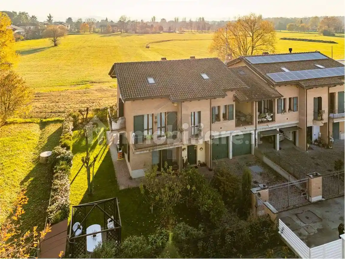 Villa in vendita a Montecchio Emilia