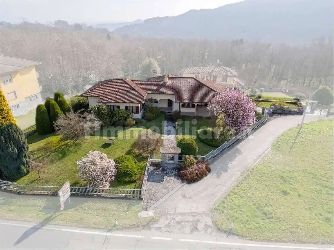 Villa in vendita a Meina