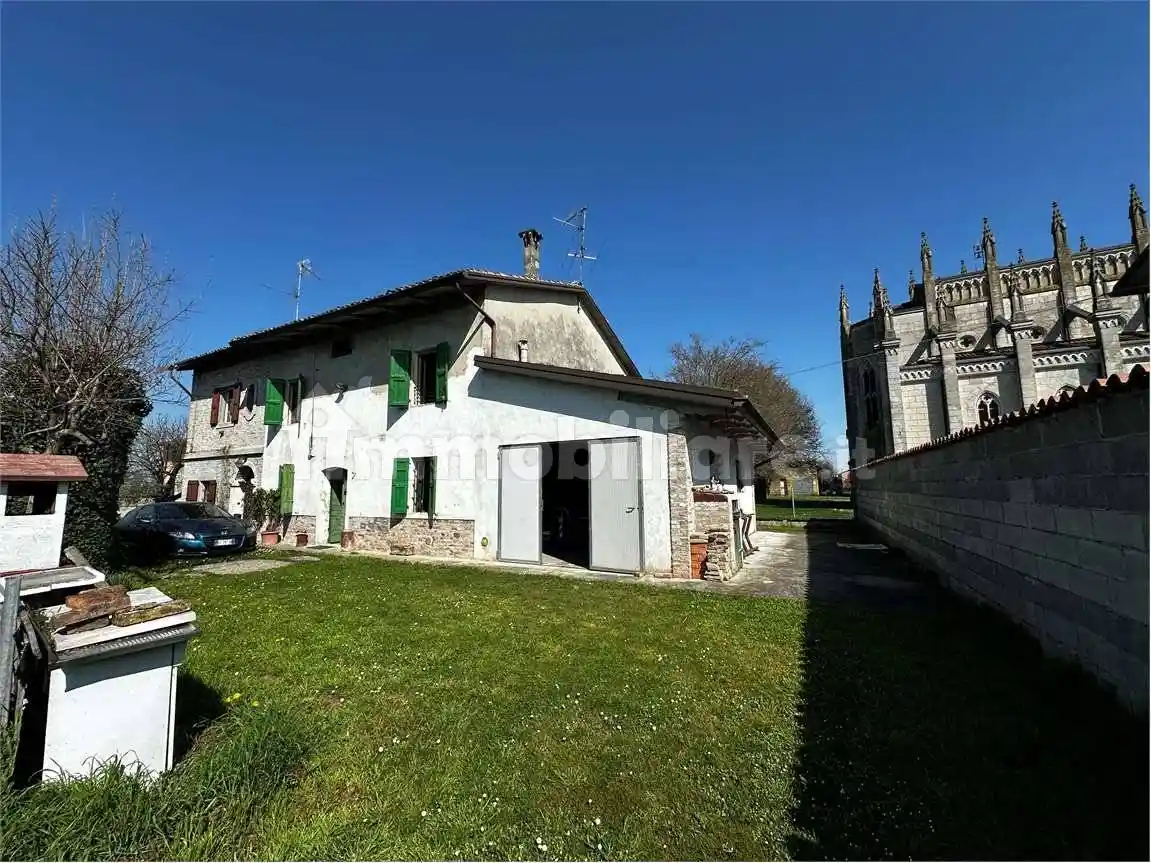 Casa indipendente in vendita a Soragna