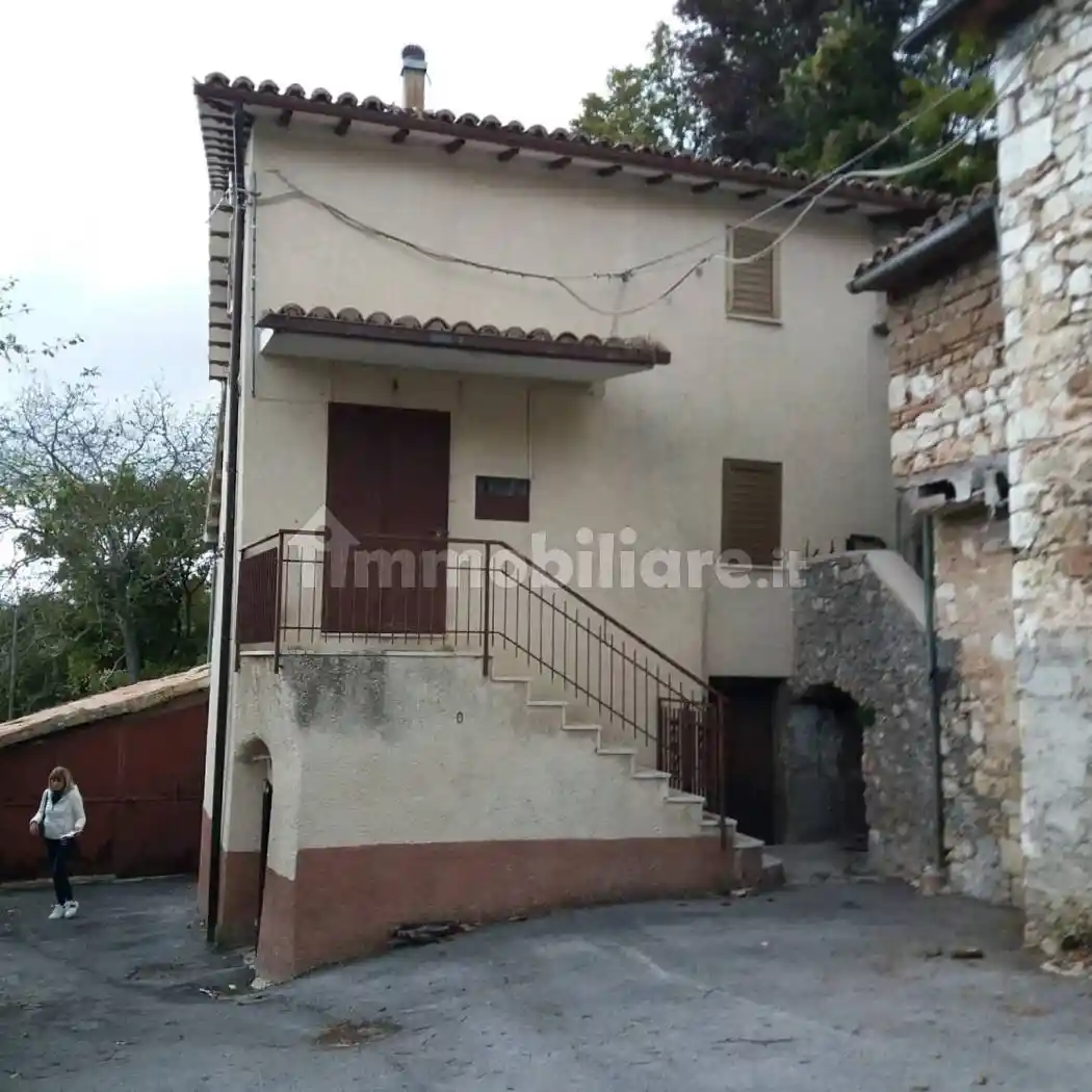Palazzo - Edificio in vendita a Serravalle di Chienti