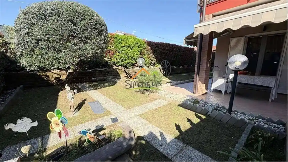 Casa indipendente in vendita a Bellinzago Novarese