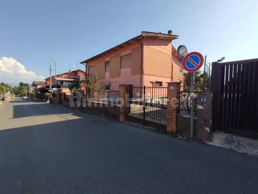 Villa in vendita a Cave