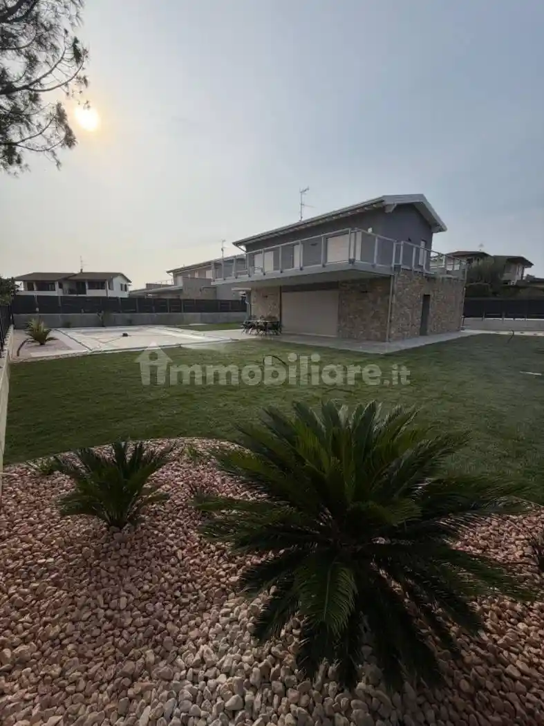 Villa in vendita a Moniga del Garda