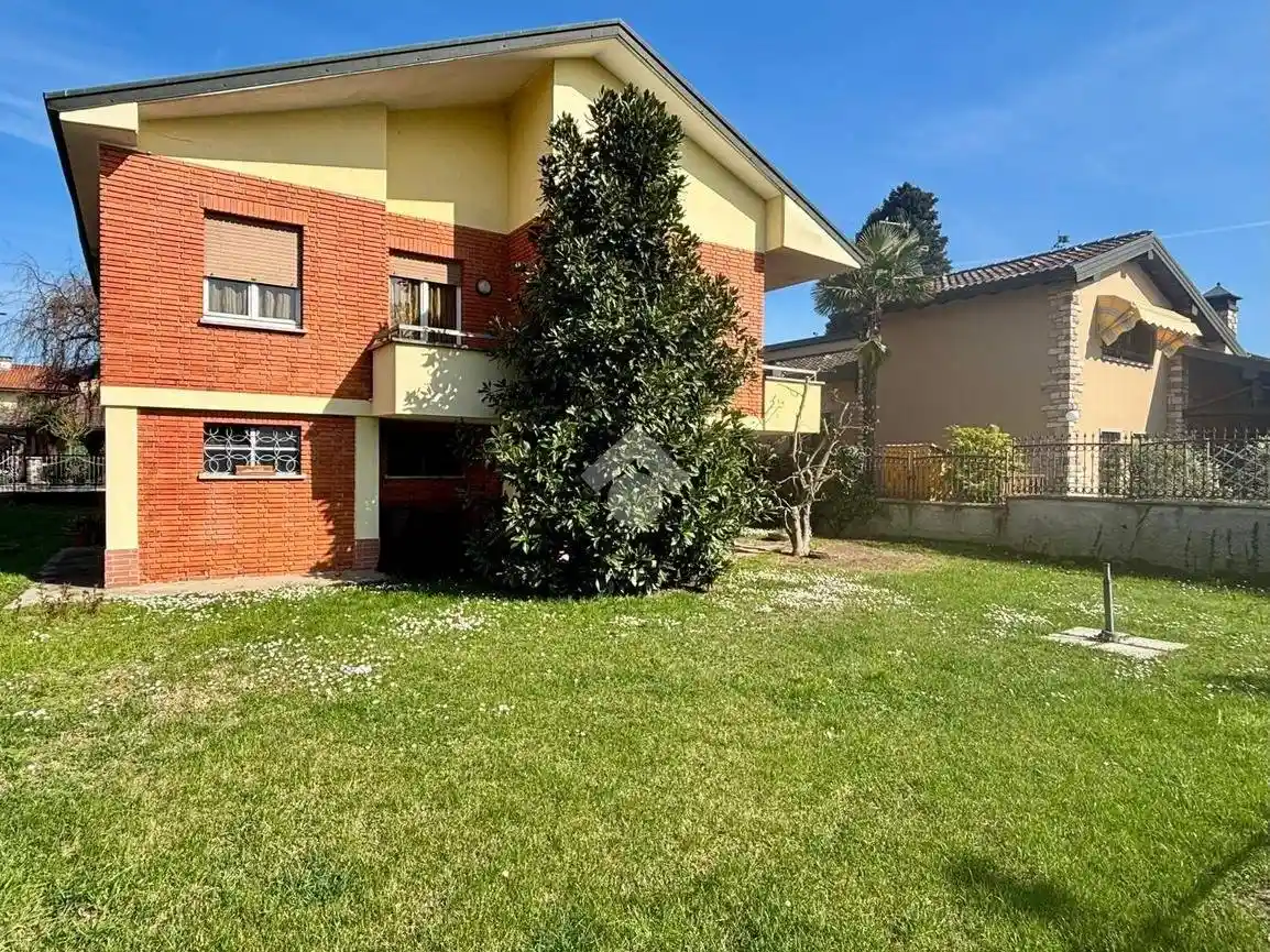 Villa in vendita a Casirate d'Adda