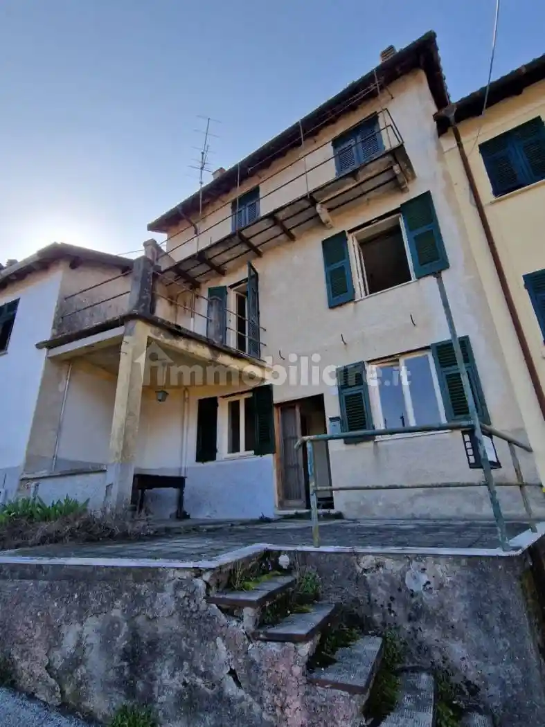 Casa indipendente in vendita a Savignone