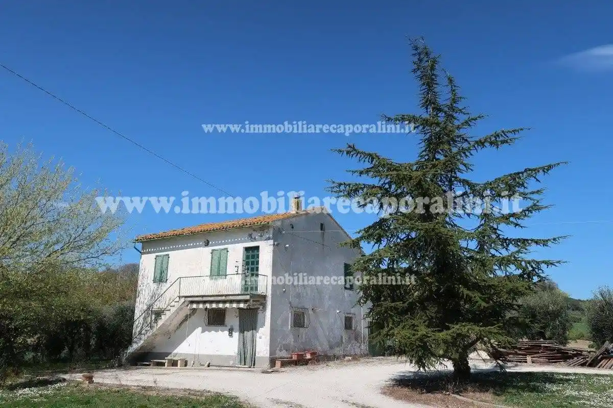 Rustico - Casale in vendita a Montecassiano