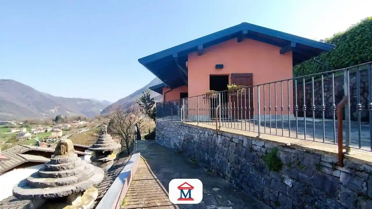 Villa in vendita a Val Brembilla