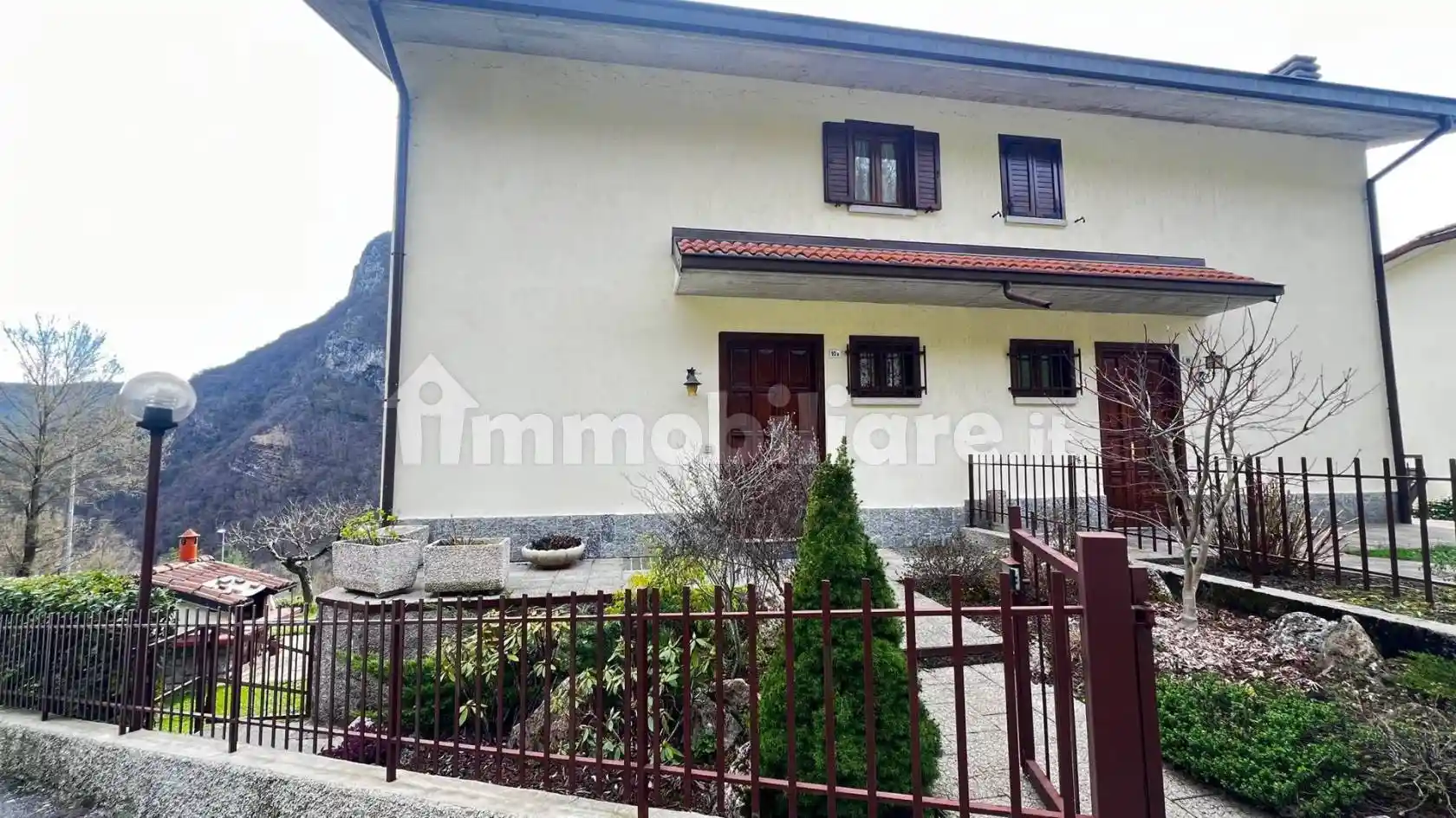 Villa in vendita a Val Brembilla