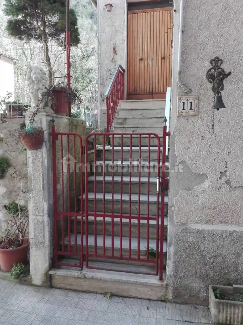 Casa indipendente in vendita a Pioraco