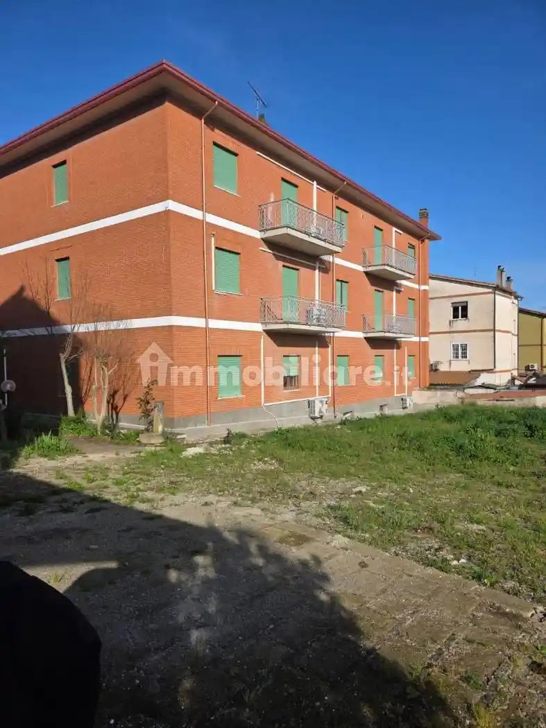 Palazzo - Edificio in affitto a Mazzano Romano