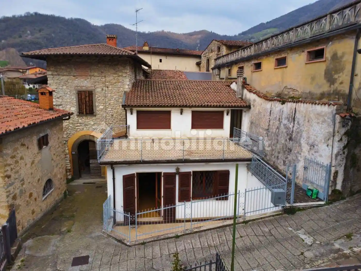 Appartamento in vendita a Adrara San Martino