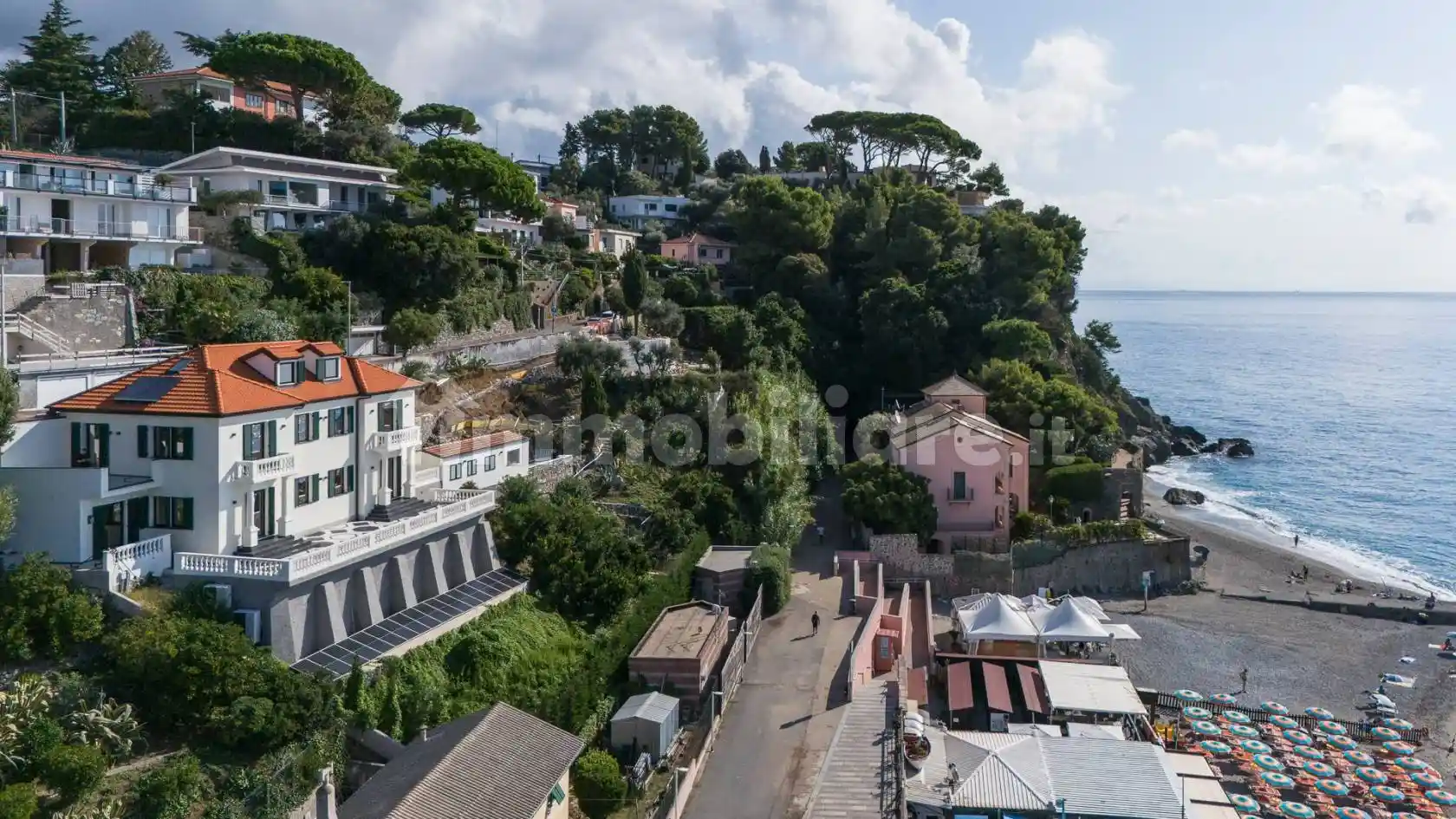 Villa in vendita a Albisola Superiore