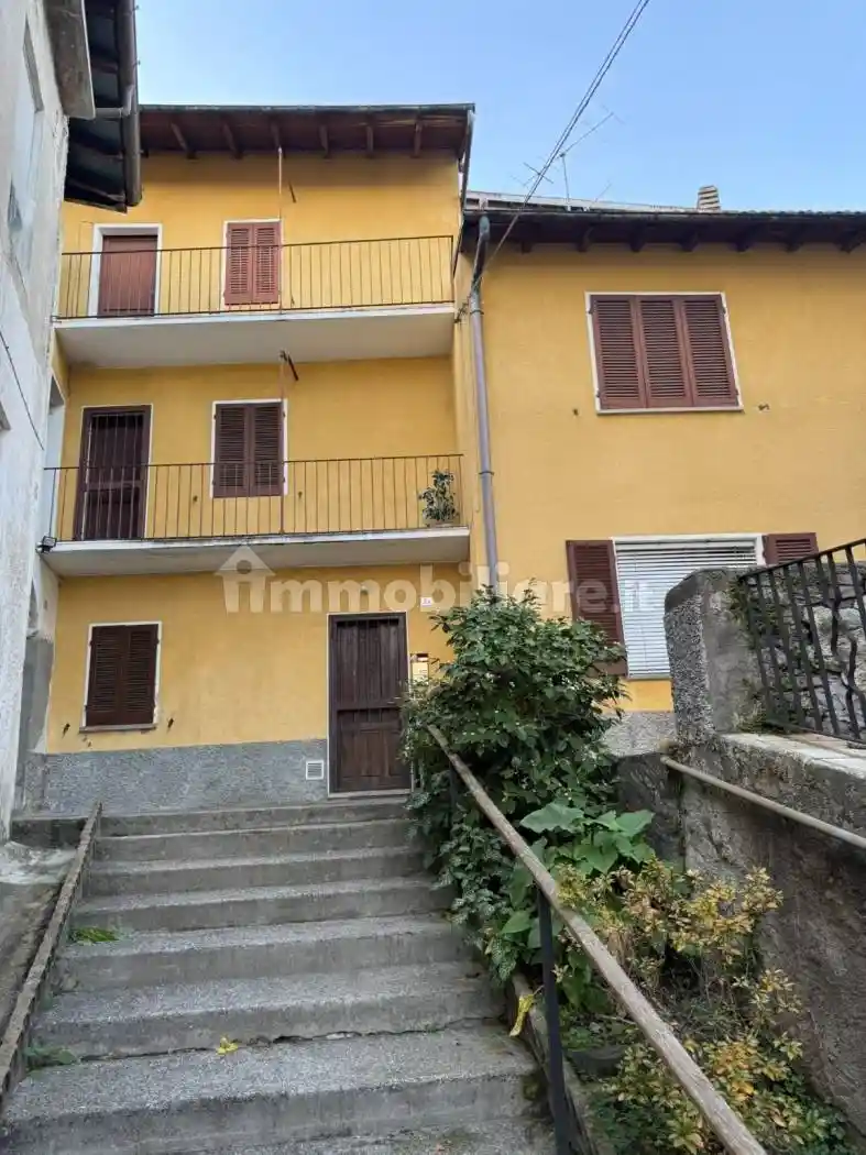 Casa indipendente in vendita a Brissago-Valtravaglia