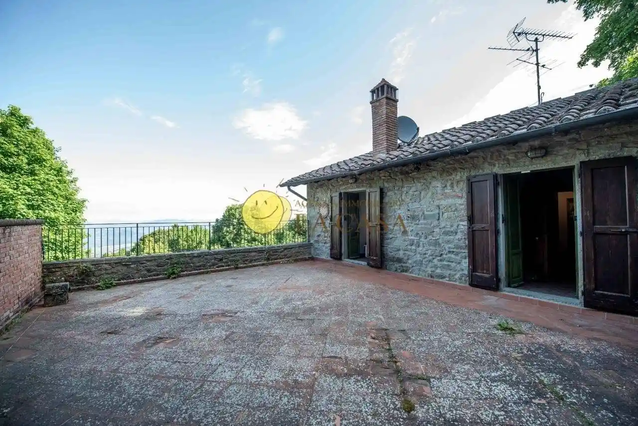 Casa indipendente in vendita a Reggello